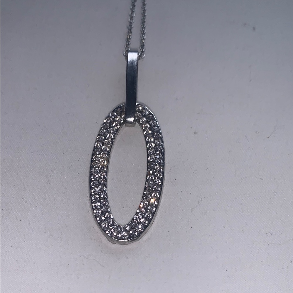 (Free if added to a bundled purchase!) Elegant Silver Oval Pendant Necklace